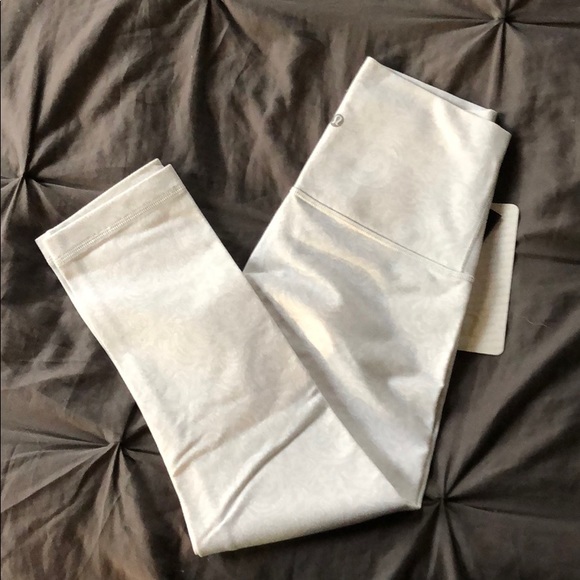 lululemon athletica Pants - Lululemon crop pants